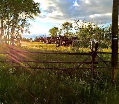 Flying U Ranch Ξενοδοχείο Seventy Mile House Εξωτερικό φωτογραφία